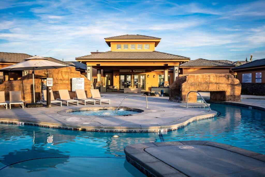 Savannah’s Zion Retreat-sleeps 14 * Hurricane